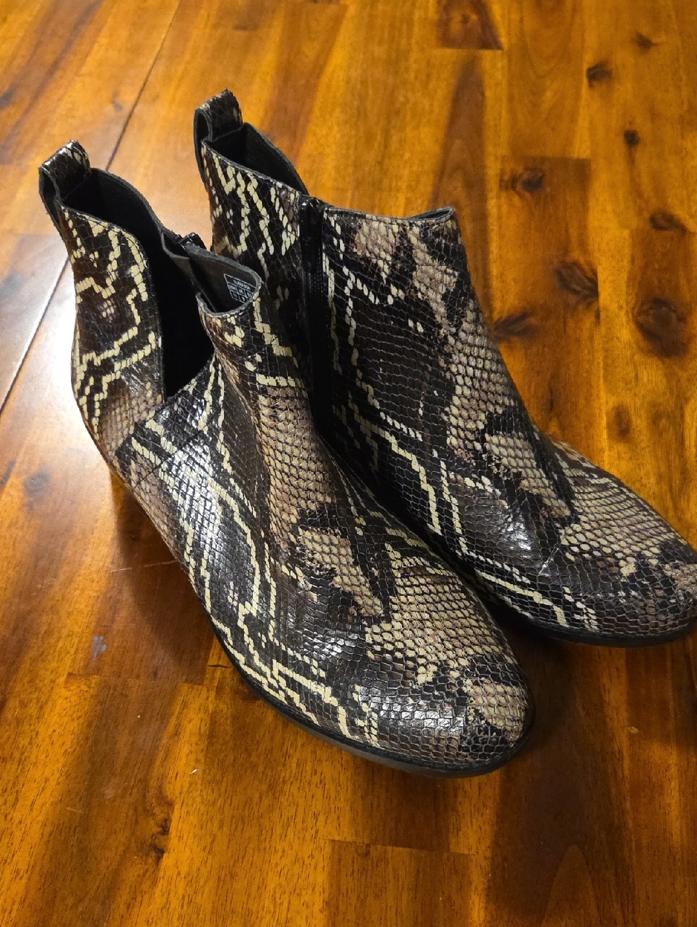 Women's Vionic Snake Rint Ankle Boots - Picture 3 of 5